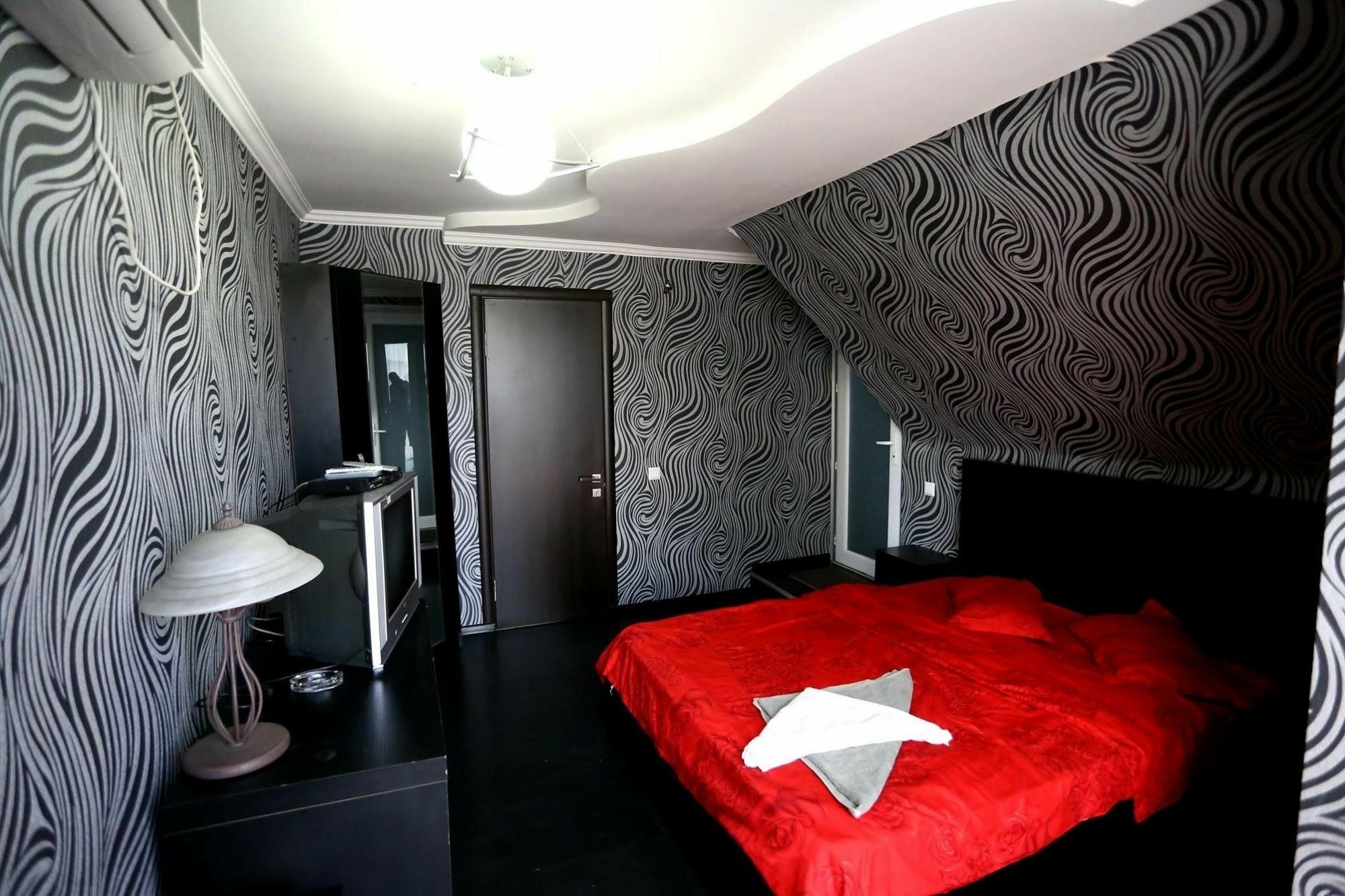 Hotel Cristal Palace Тбилиси Экстерьер фото